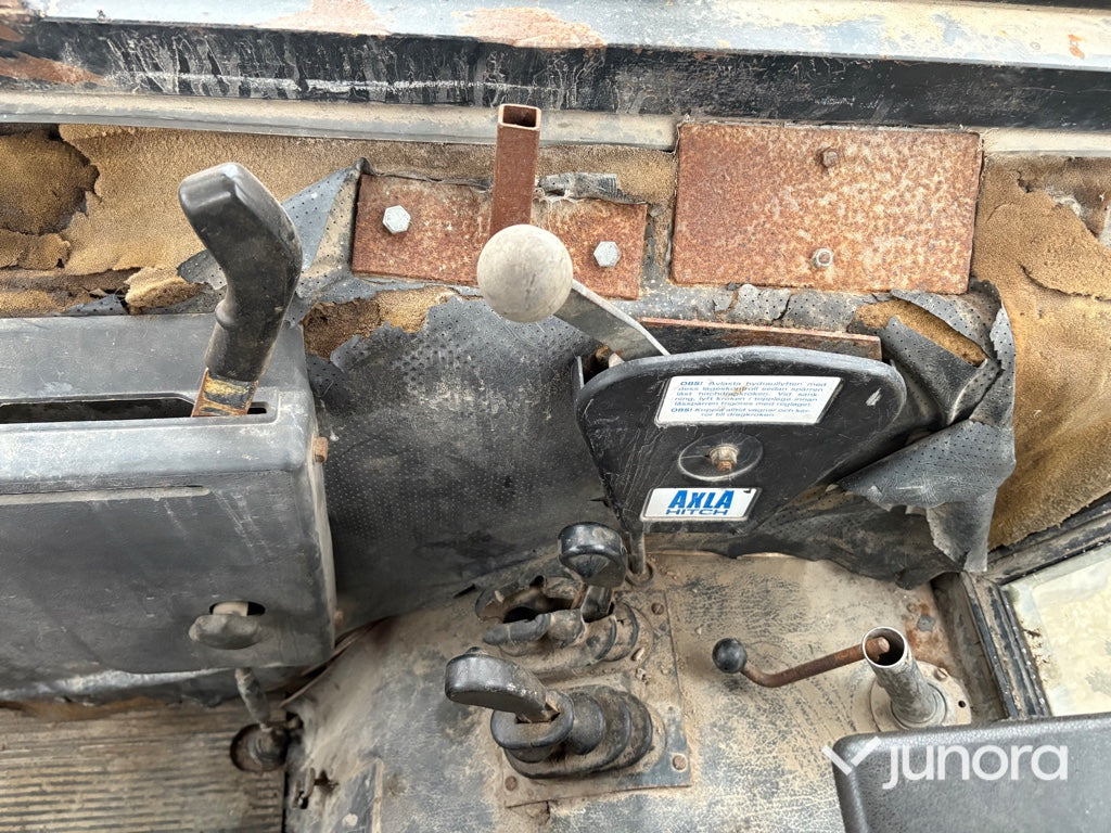 Farm tractor Traktor - John Deere 3140 MFWD: picture 24