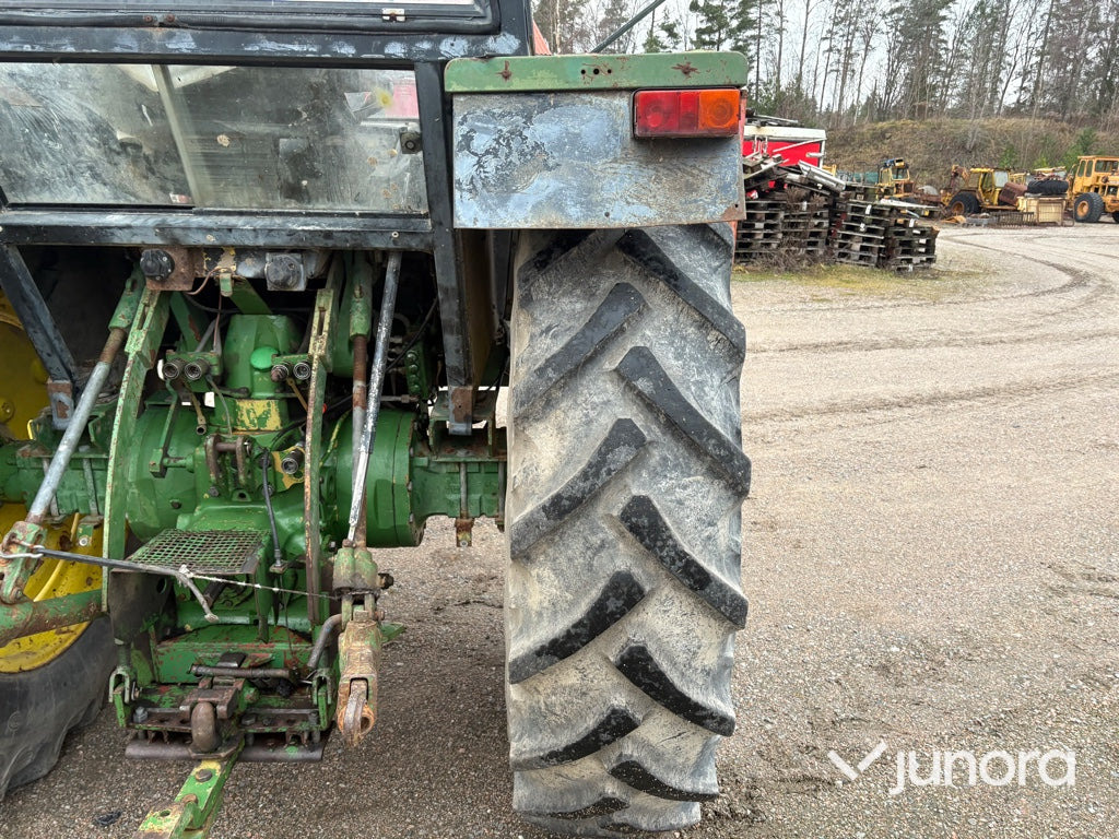 Farm tractor Traktor - John Deere 3140 MFWD: picture 27