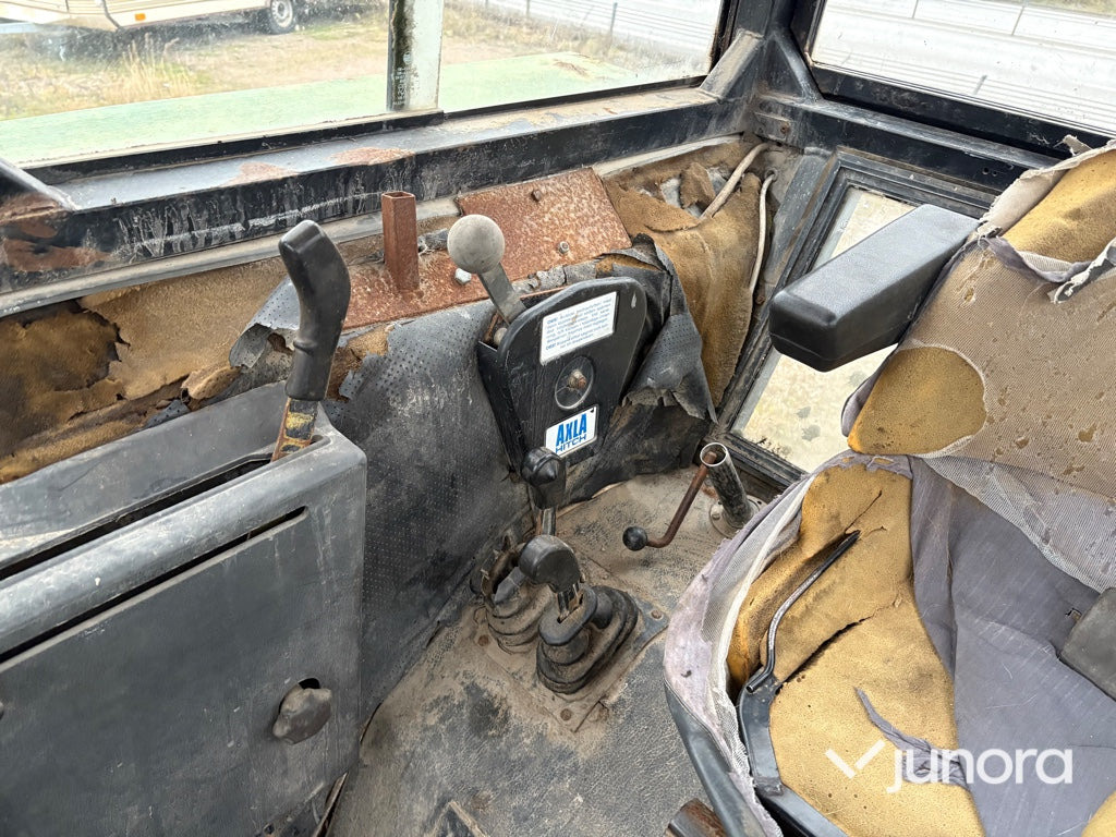 Farm tractor Traktor - John Deere 3140 MFWD: picture 23