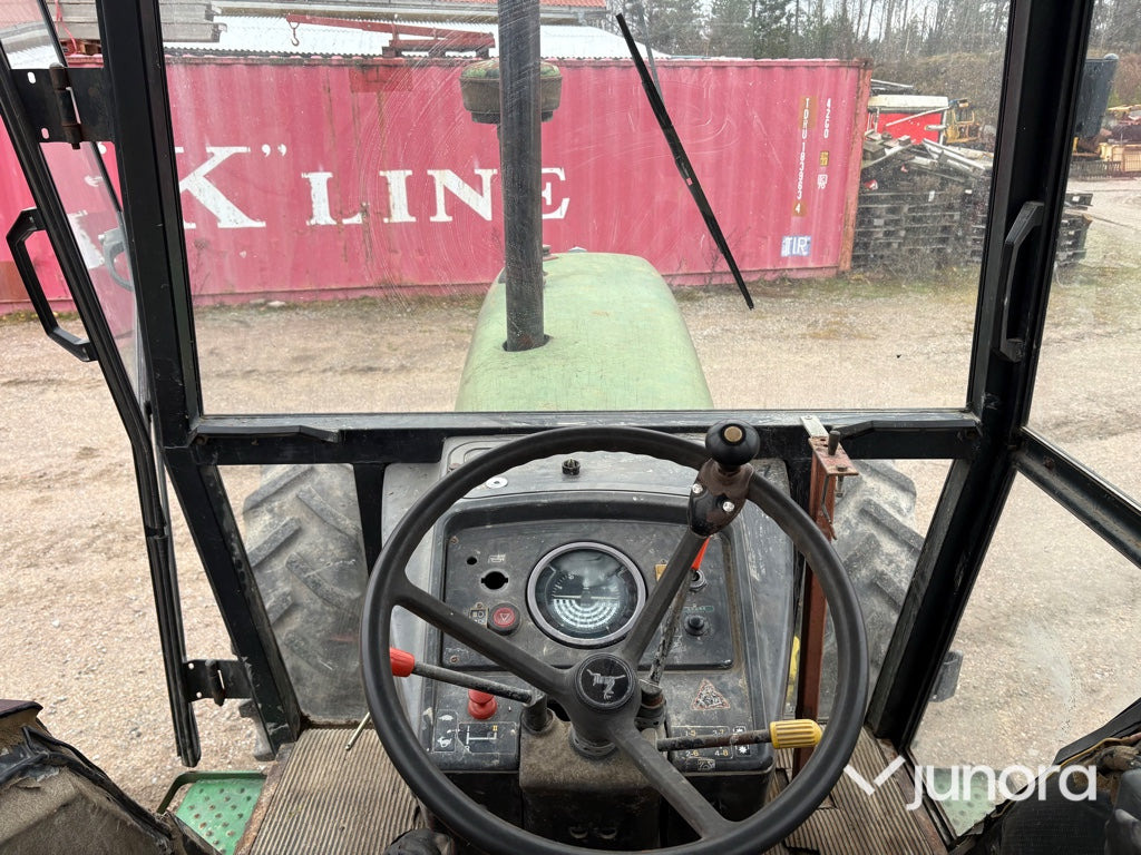 Farm tractor Traktor - John Deere 3140 MFWD: picture 19
