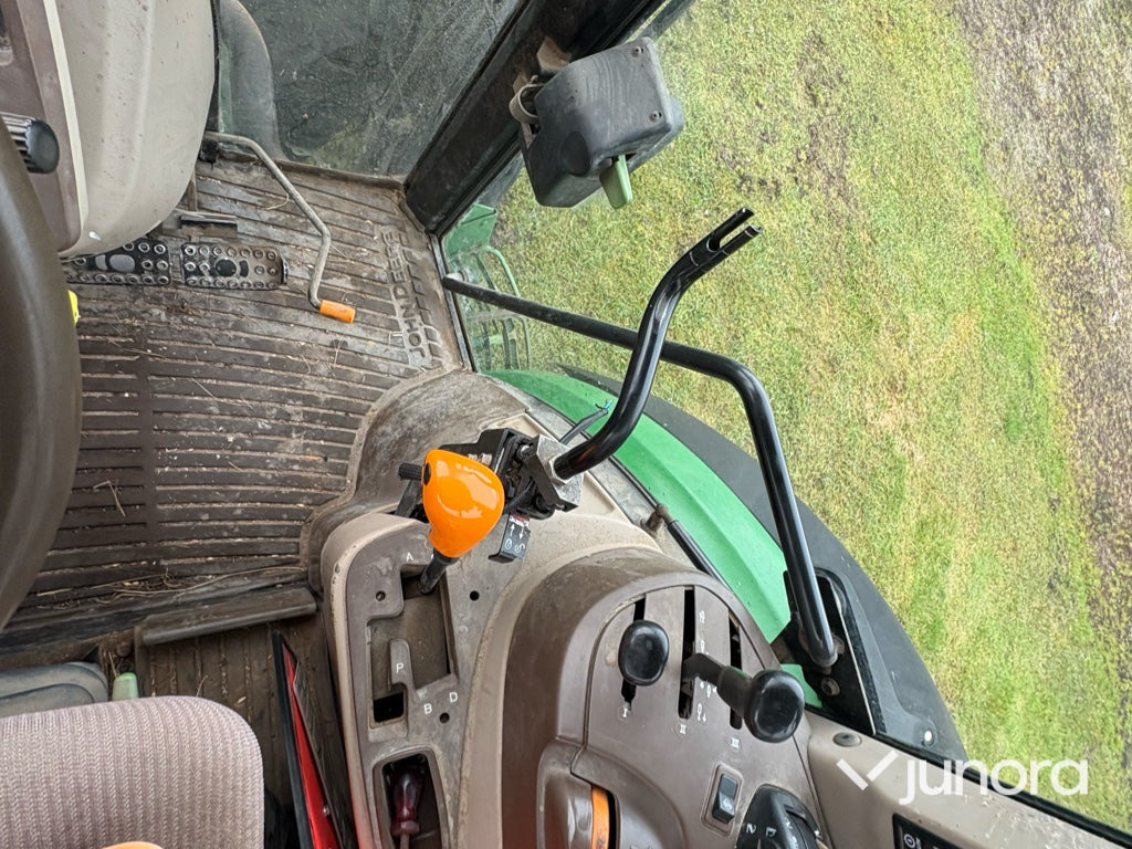 Farm tractor Traktor - John Deere 5820: picture 13