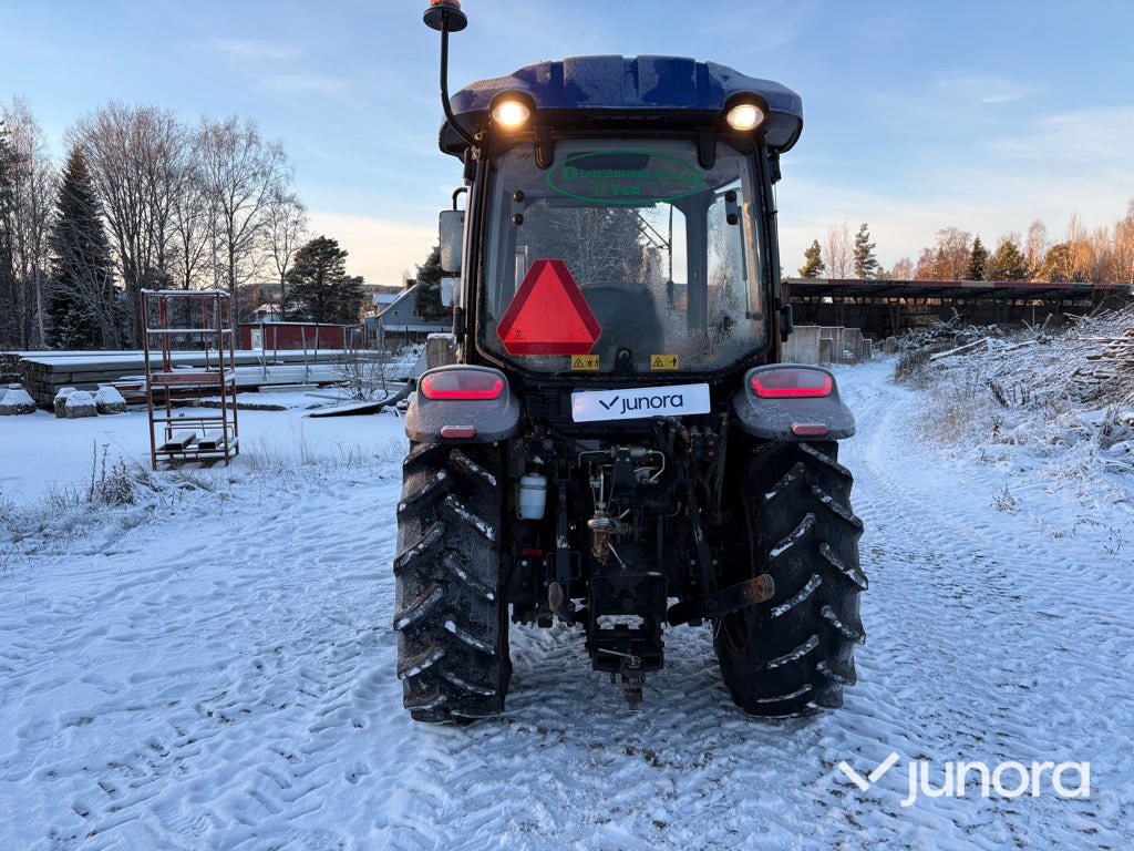 Traktor - Lovol, M504, med redskap - Farm tractor: picture 4 Traktor - Lovol, M504, med redskap - Farm tractor: picture 4