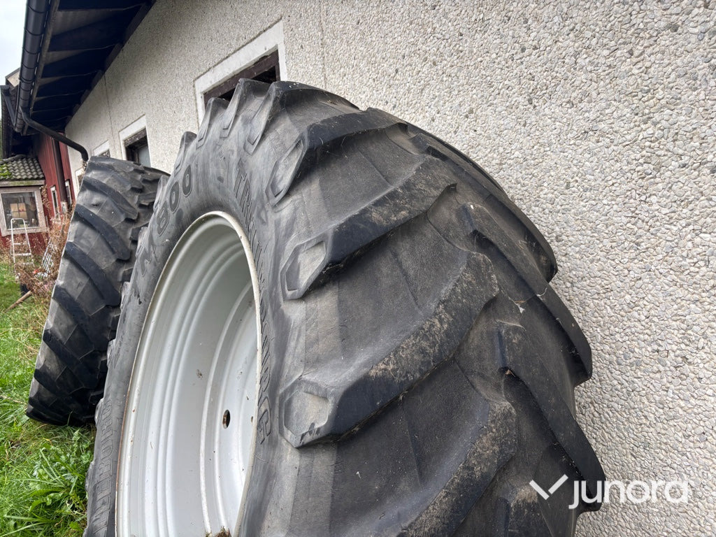 Traktordäck & fälg - Trelleborg TM800 - Wheel and tire package for Agricultural machinery: picture 4 Traktordäck & fälg - Trelleborg TM800 - Wheel and tire package for Agricultural machinery: picture 4