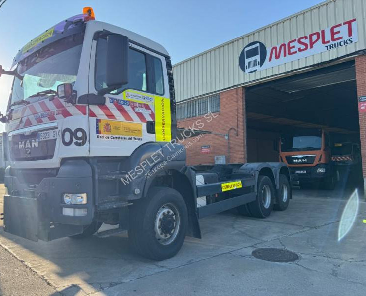 MAN TGS 33.360 - Cab chassis truck: picture 1 MAN TGS 33.360 - Cab chassis truck: picture 1