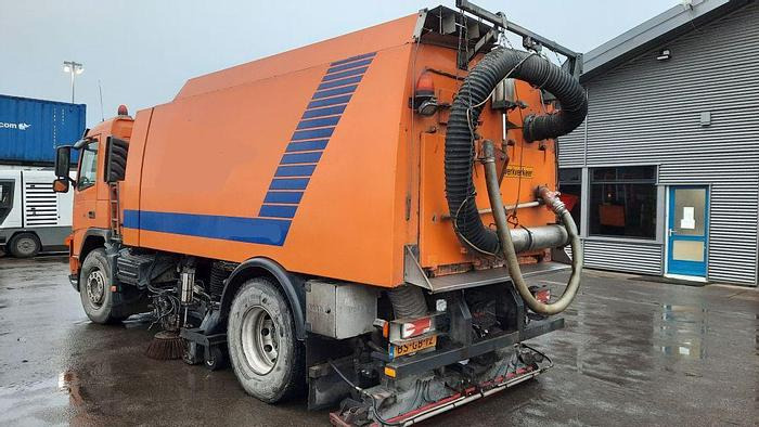 VOLVO M9 4x2R + Johnston Beam VX800 Road Cleaner - Road sweeper: picture 4 VOLVO M9 4x2R + Johnston Beam VX800 Road Cleaner - Road sweeper: picture 4