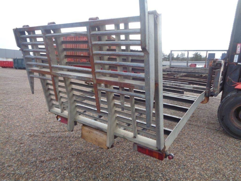 9,5 - 7,5 mtr knæklad med dobbelt rampe - Flatbed body: picture 1 9,5 - 7,5 mtr knæklad med dobbelt rampe - Flatbed body: picture 1