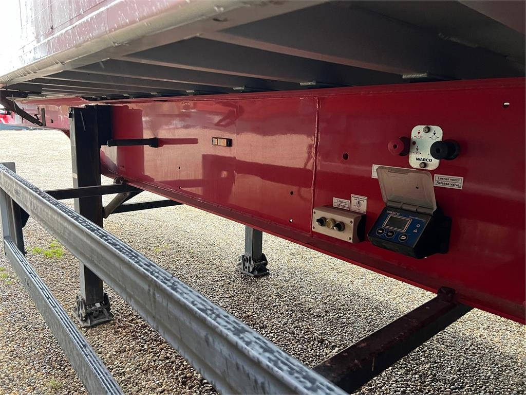 Tipper semi-trailer Langendorf SKA36 60m3 alu kasse med plastindlæg: picture 6 Tipper semi-trailer Langendorf SKA36 60m3 alu kasse med plastindlæg: picture 6