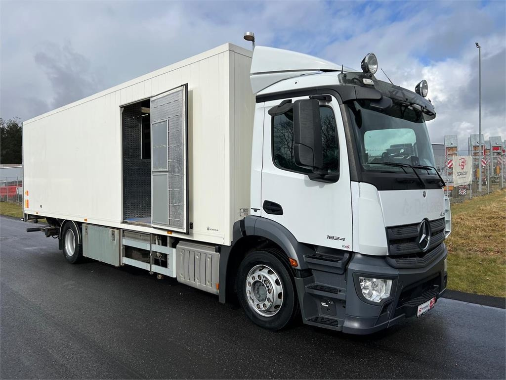 Mercedes-Benz Antos 1824 LnR  - Box truck: picture 2 Mercedes-Benz Antos 1824 LnR  - Box truck: picture 2