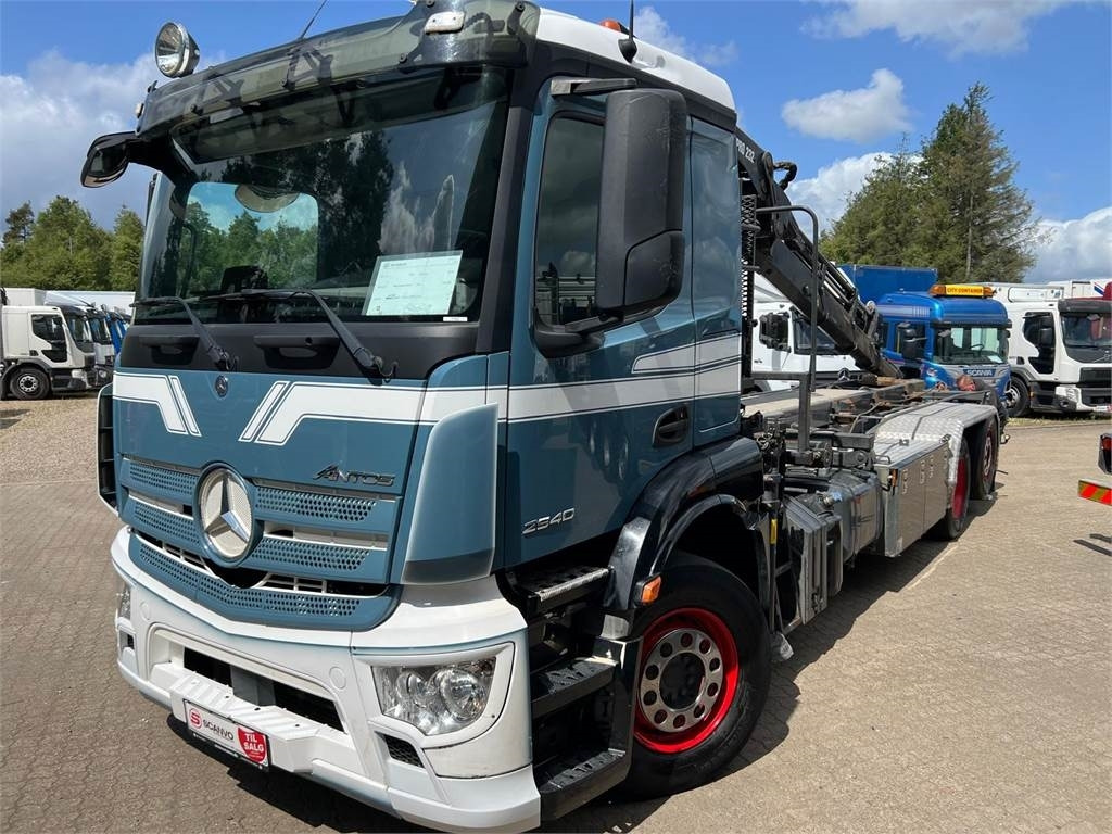 Mercedes-Benz Antos 2540 L - Hiab 232E5 kran - Skip loader truck: picture 2 Mercedes-Benz Antos 2540 L - Hiab 232E5 kran - Skip loader truck: picture 2