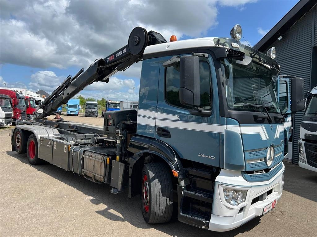 Mercedes-Benz Antos 2540 L - Hiab 232E5 kran - Skip loader truck: picture 1 Mercedes-Benz Antos 2540 L - Hiab 232E5 kran - Skip loader truck: picture 1