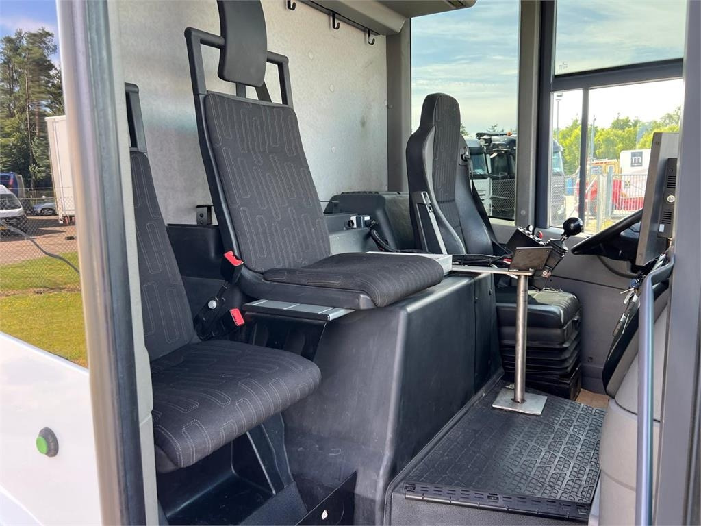 Hook lift truck Mercedes-Benz Econic 2630 L: picture 12
