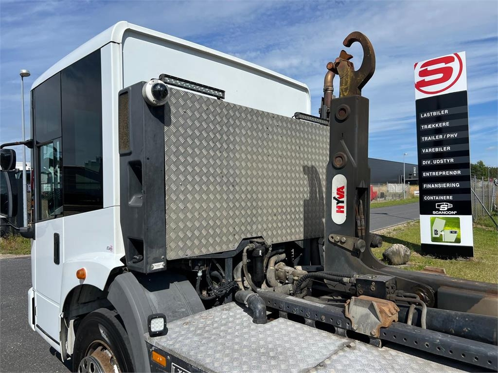 Hook lift truck Mercedes-Benz Econic 2630 L: picture 6