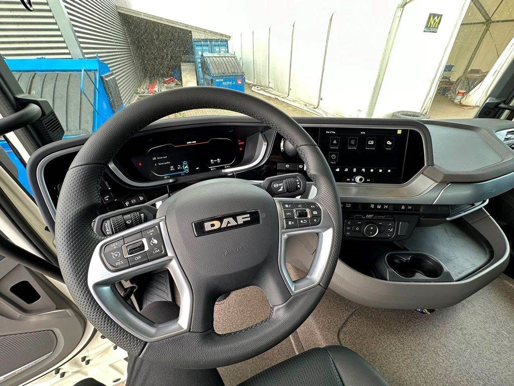 DAF XF 530 6x2 - Tractor unit: picture 5 DAF XF 530 6x2 - Tractor unit: picture 5