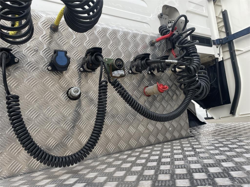 Tractor unit Scania S660 A 6x2 NB 2950: picture 7 Tractor unit Scania S660 A 6x2 NB 2950: picture 7