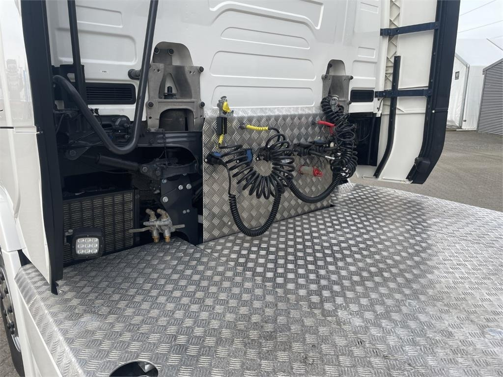 Tractor unit Scania S660 A 6x2 NB 2950: picture 6 Tractor unit Scania S660 A 6x2 NB 2950: picture 6