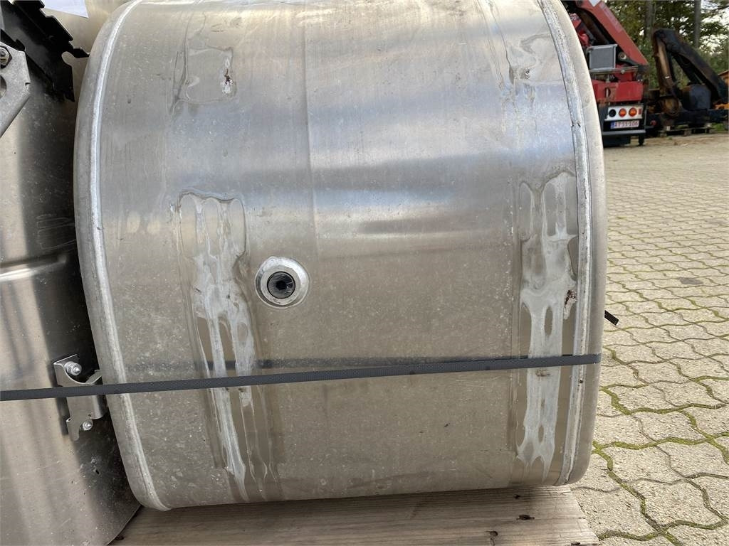 Volvo 200 ltr Dieseltank - Fuel tank for Truck: picture 4 Volvo 200 ltr Dieseltank - Fuel tank for Truck: picture 4