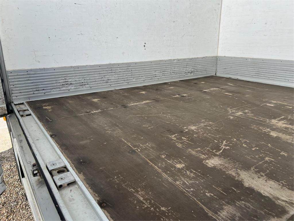 Volvo FE320 18 ton - Refrigerated truck: picture 5 Volvo FE320 18 ton - Refrigerated truck: picture 5