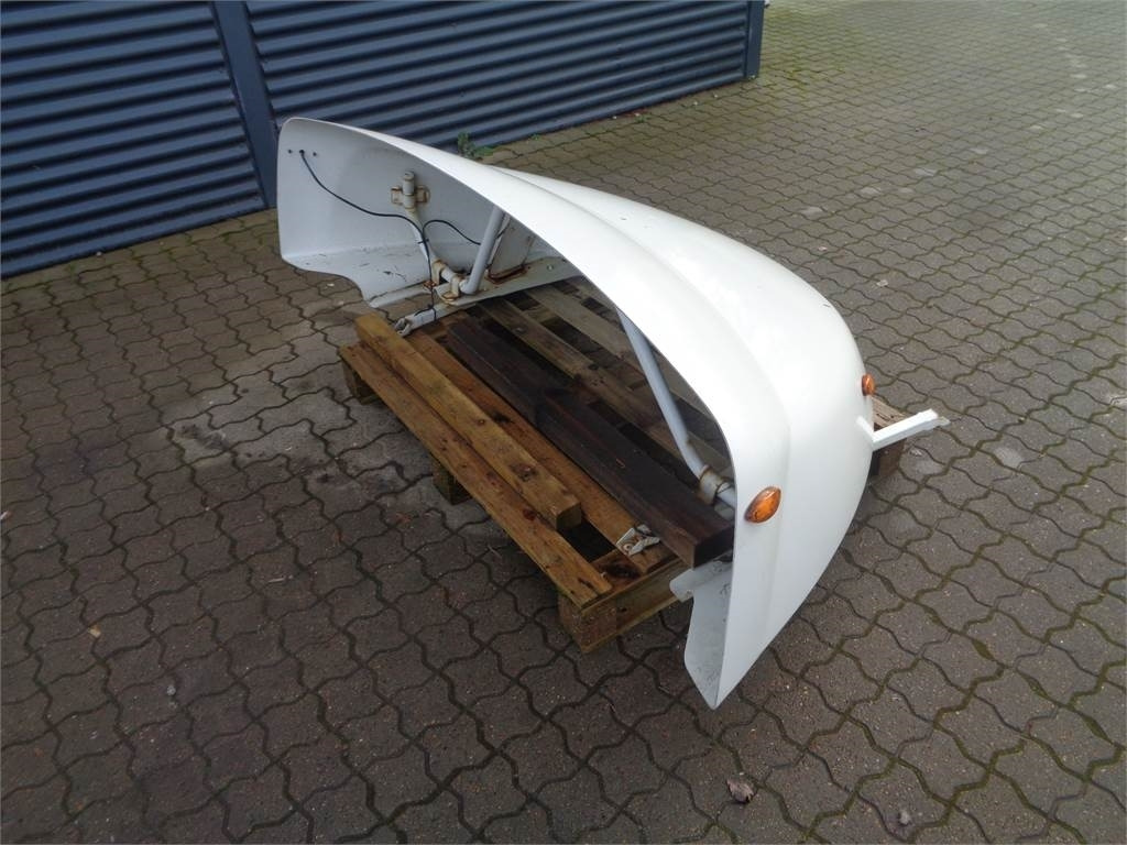 Volvo Tagspoiler til Volvo FL - Curtain side truck: picture 4 Volvo Tagspoiler til Volvo FL - Curtain side truck: picture 4