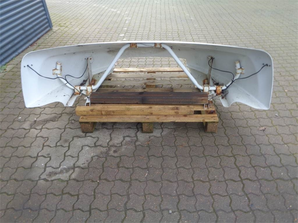 Volvo Tagspoiler til Volvo FL - Curtain side truck: picture 5 Volvo Tagspoiler til Volvo FL - Curtain side truck: picture 5