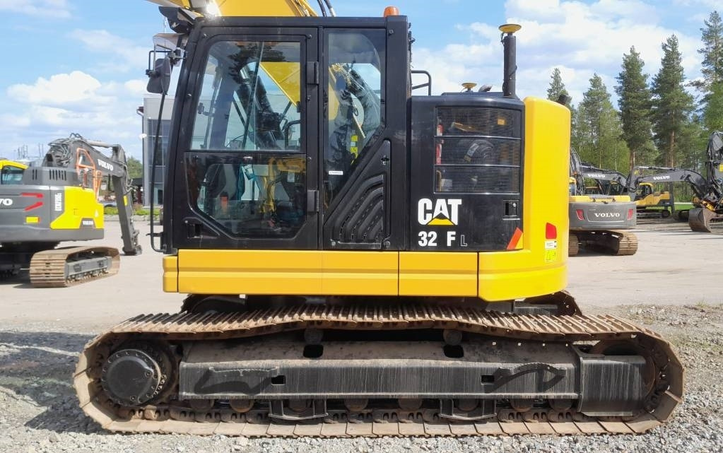 CAT 325FLCR PYÖRITTÄJÄLLLÄ - Crawler excavator: picture 2 CAT 325FLCR PYÖRITTÄJÄLLLÄ - Crawler excavator: picture 2
