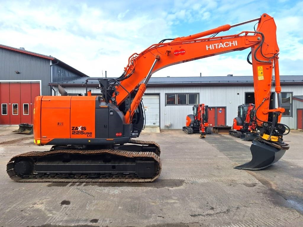 Hitachi ZX225USLC-5 PYÖRITTÄJÄLLÄ - Crawler excavator: picture 5 Hitachi ZX225USLC-5 PYÖRITTÄJÄLLÄ - Crawler excavator: picture 5