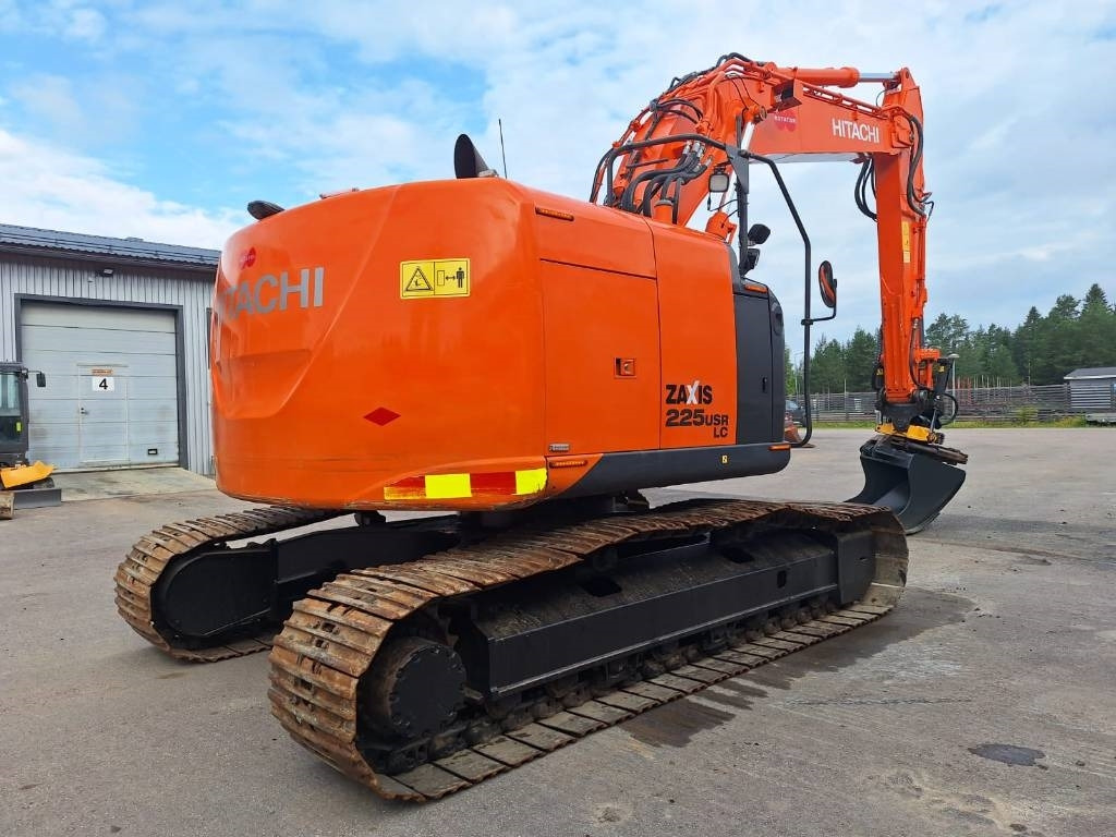 Hitachi ZX225USLC-5 PYÖRITTÄJÄLLÄ - Crawler excavator: picture 4 Hitachi ZX225USLC-5 PYÖRITTÄJÄLLÄ - Crawler excavator: picture 4