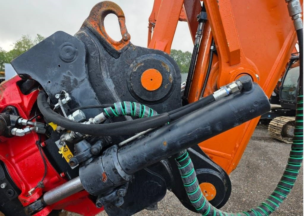 Hitachi ZX225USRLC-6 - Crawler excavator: picture 5 Hitachi ZX225USRLC-6 - Crawler excavator: picture 5