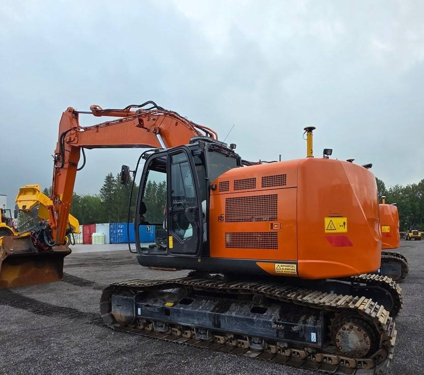 Hitachi ZX225USRLC-6 - Crawler excavator: picture 1 Hitachi ZX225USRLC-6 - Crawler excavator: picture 1