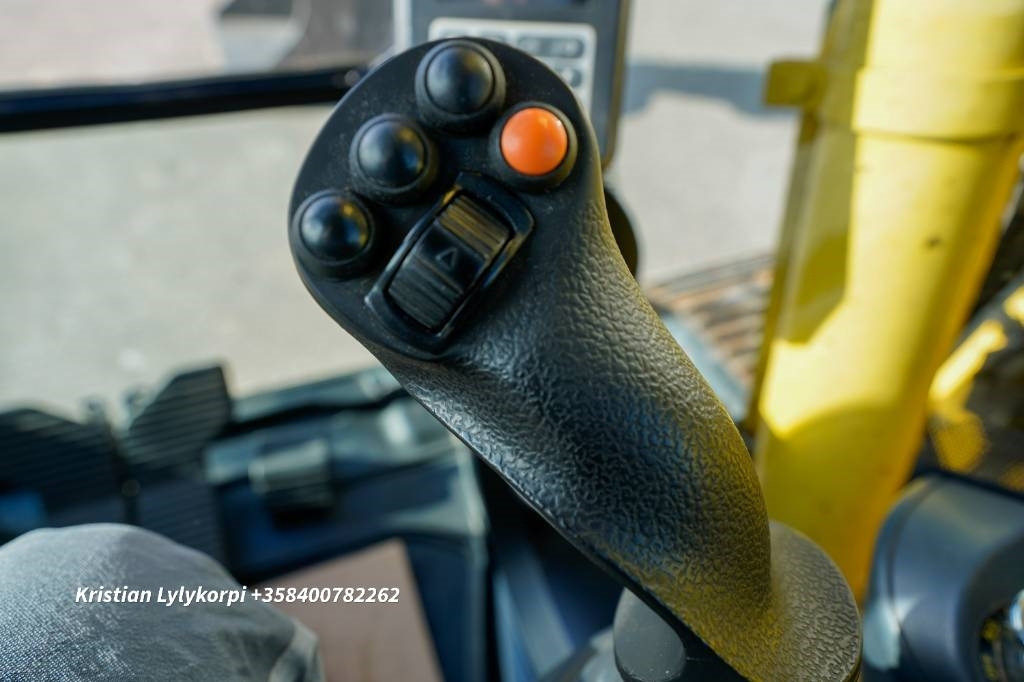 Crawler excavator New Holland E140CSR ENGCONILLA: picture 36
