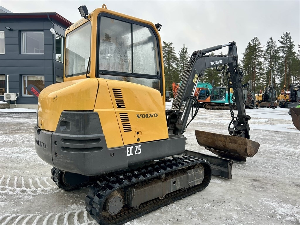 Volvo MYYTY! SOLD! EC25 KALLISTAJA, 2-KAUHAA - Mini excavator: picture 4 Volvo MYYTY! SOLD! EC25 KALLISTAJA, 2-KAUHAA - Mini excavator: picture 4