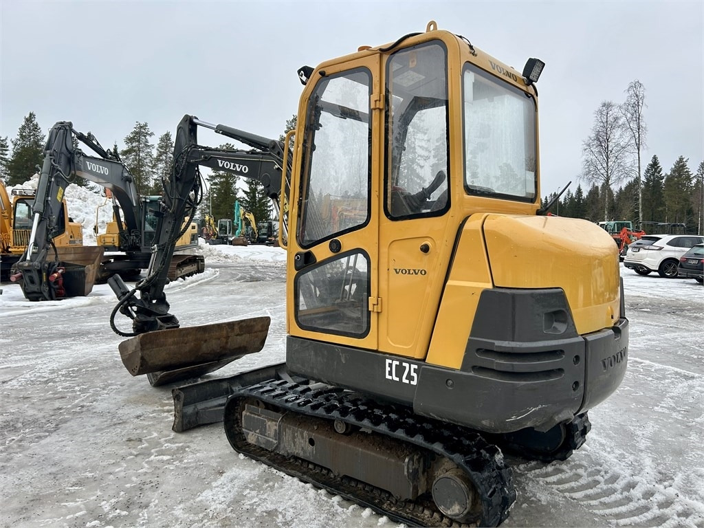 Volvo MYYTY! SOLD! EC25 KALLISTAJA, 2-KAUHAA - Mini excavator: picture 2 Volvo MYYTY! SOLD! EC25 KALLISTAJA, 2-KAUHAA - Mini excavator: picture 2