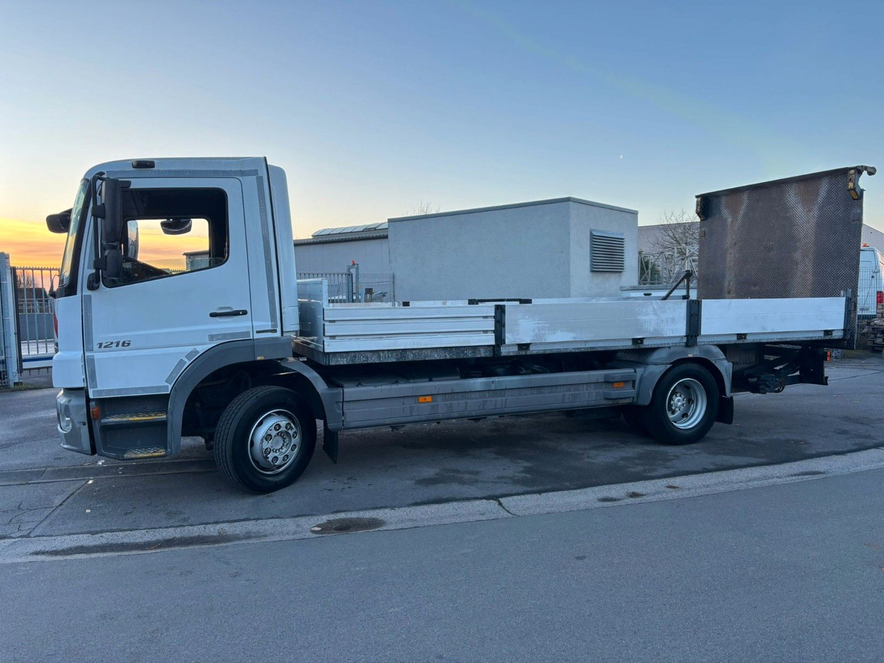 Mercedes-Benz Atgeo 1216. Pritsche 6.00m. LBW. Klima. - Dropside/ Flatbed truck: picture 4 Mercedes-Benz Atgeo 1216. Pritsche 6.00m. LBW. Klima. - Dropside/ Flatbed truck: picture 4