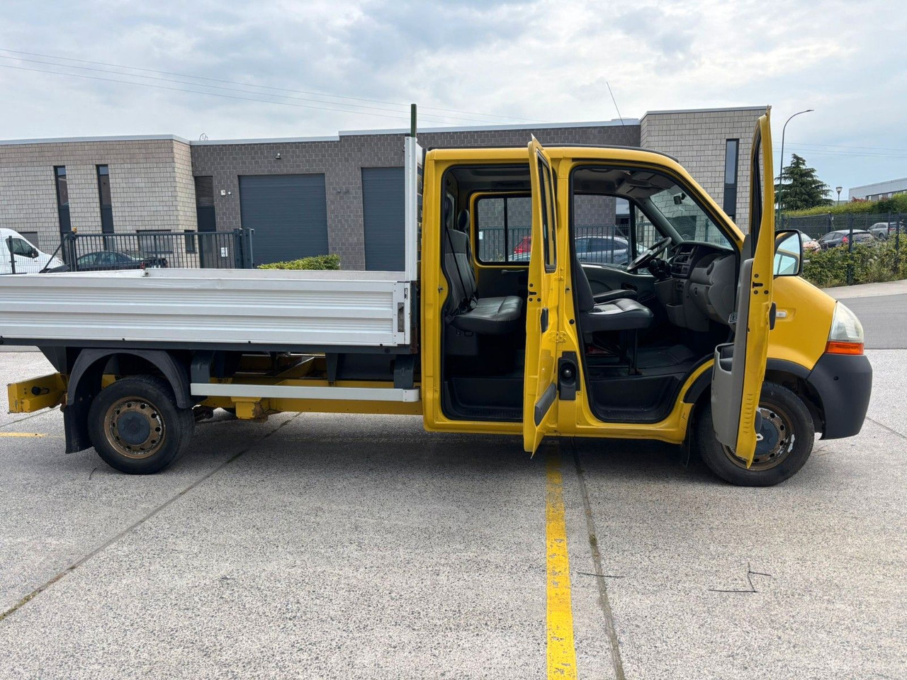 Renault Master Pritsche. 7pl. 2.5 Motor. - Open body delivery van, Crew cab van: picture 5 Renault Master Pritsche. 7pl. 2.5 Motor. - Open body delivery van, Crew cab van: picture 5