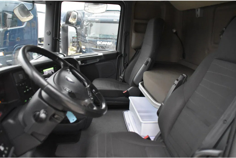 Scania R450 HL 4x2MNB - CROWN EDITION - ADR FL - SCR ONLY - RETARDER - FULL AIR - PTO - NAVI - 2 BEDS - XENON - - Tractor unit: picture 5 Scania R450 HL 4x2MNB - CROWN EDITION - ADR FL - SCR ONLY - RETARDER - FULL AIR - PTO - NAVI - 2 BEDS - XENON - - Tractor unit: picture 5