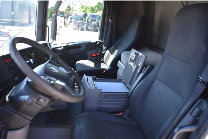 Scania R450 NGS 4x2NB - RETARDER - FULL AIR - HYDRAULIC SYSTEM - PARK. AIRCO - NAVI - 4 POINT AIR SUSP. REAR - - Tractor unit: picture 5 Scania R450 NGS 4x2NB - RETARDER - FULL AIR - HYDRAULIC SYSTEM - PARK. AIRCO - NAVI - 4 POINT AIR SUSP. REAR - - Tractor unit: picture 5