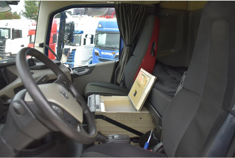 Volvo FH 500 Globetrotter 6x2/4 - EURO 6 - 769 TKM - AIRCO - 2 x FUEL TANKS - TOP CONDITION - - Tractor unit: picture 5 Volvo FH 500 Globetrotter 6x2/4 - EURO 6 - 769 TKM - AIRCO - 2 x FUEL TANKS - TOP CONDITION - - Tractor unit: picture 5