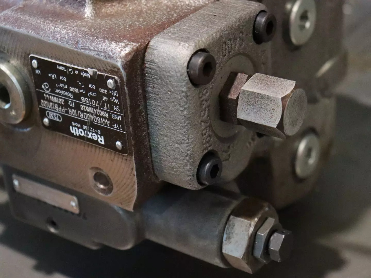 REXROTH A4VSO40DR/10R-PPB13N00 - Hydraulic motor for Material handling equipment: picture 4 REXROTH A4VSO40DR/10R-PPB13N00 - Hydraulic motor for Material handling equipment: picture 4