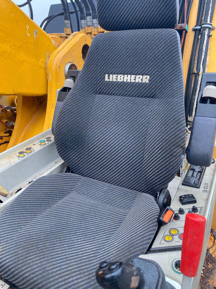 Crawler excavator LIEBHERR R964BEW: picture 8