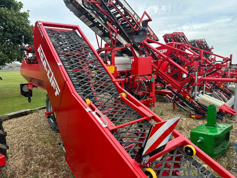 ASA-Lift MC1010E - Grape harvesting machine: picture 1 ASA-Lift MC1010E - Grape harvesting machine: picture 1