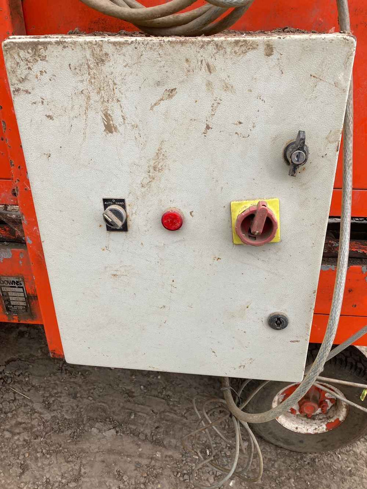 Downs Super Charger/ Expansion Hopper - Storage equipment: picture 3 Downs Super Charger/ Expansion Hopper - Storage equipment: picture 3