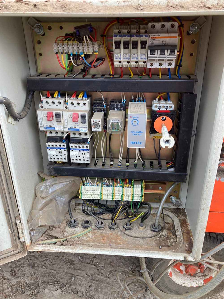 Downs Super Charger/ Expansion Hopper - Storage equipment: picture 2 Downs Super Charger/ Expansion Hopper - Storage equipment: picture 2