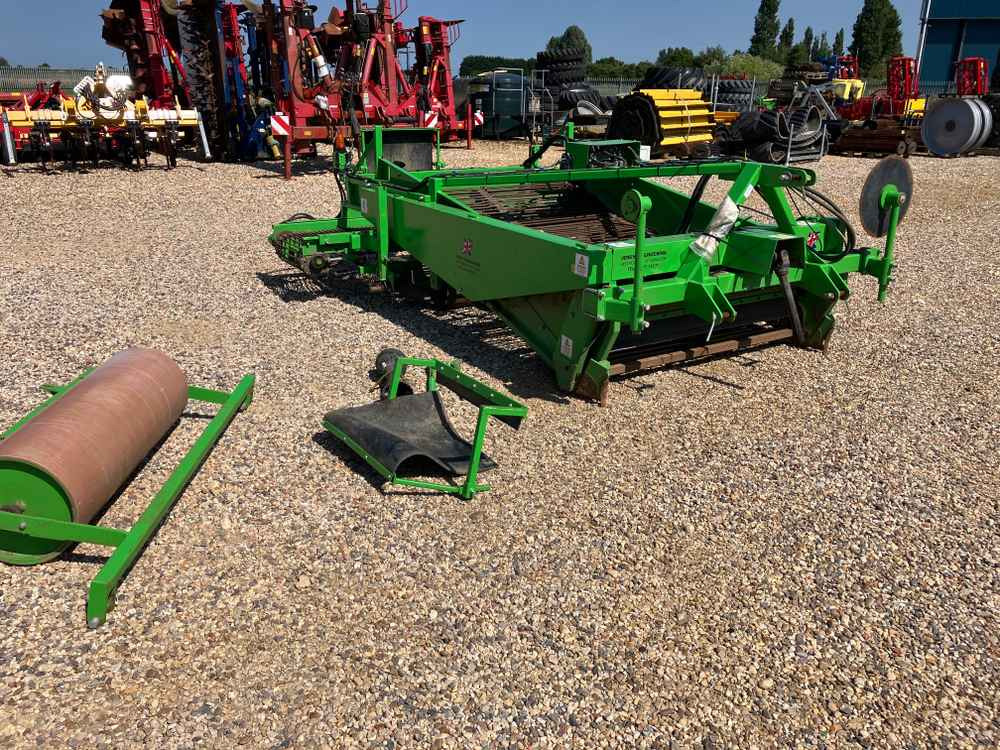 Jones Onion Windrower - Grape harvesting machine: picture 3 Jones Onion Windrower - Grape harvesting machine: picture 3