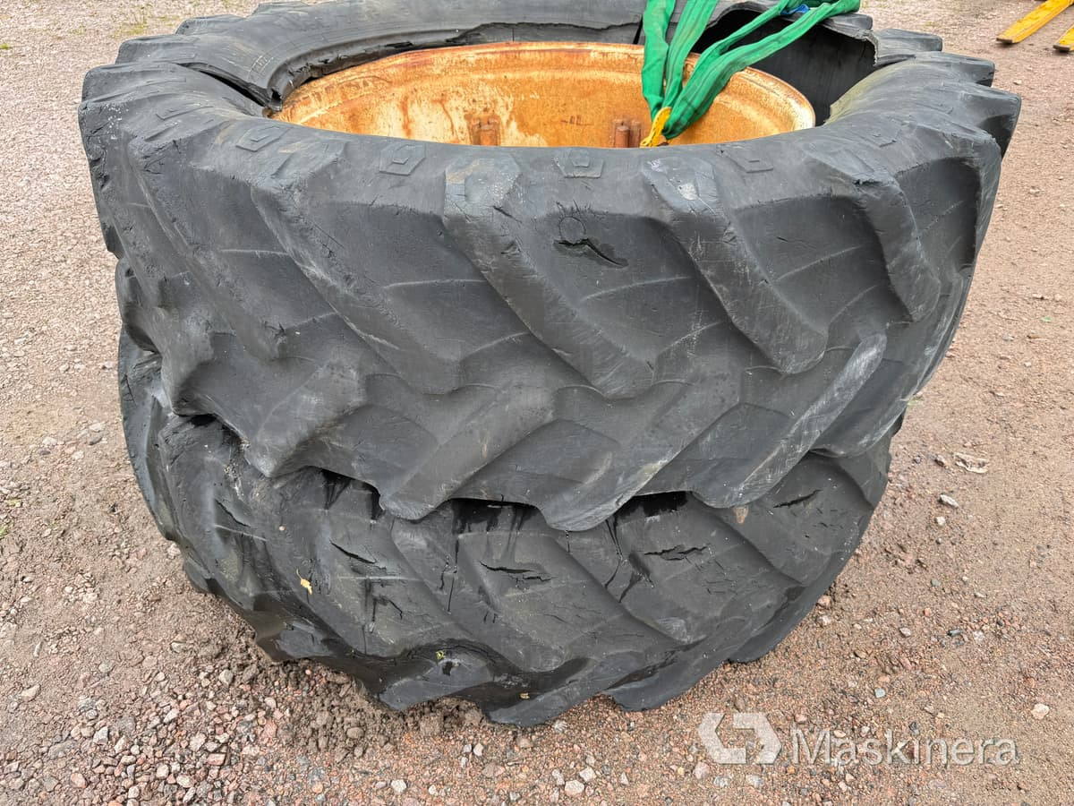 2 st entreprenaddäck på fälg 480/70R38 (rep.objekt) - Wheel and tire package: picture 2 2 st entreprenaddäck på fälg 480/70R38 (rep.objekt) - Wheel and tire package: picture 2