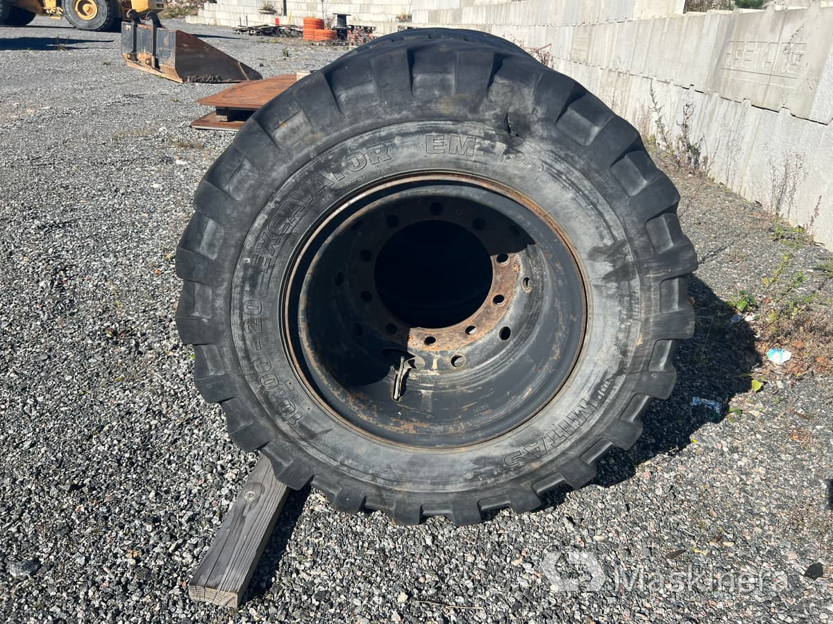 8 st entreprenaddäck på fälg 10.00-20 - Wheel and tire package for Construction machinery: picture 4 8 st entreprenaddäck på fälg 10.00-20 - Wheel and tire package for Construction machinery: picture 4