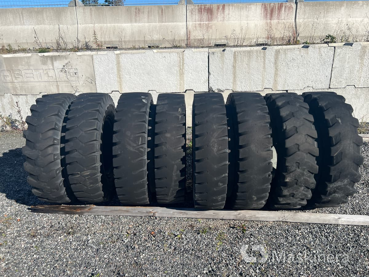 8 st entreprenaddäck på fälg 10.00-20 - Wheel and tire package for Construction machinery: picture 2 8 st entreprenaddäck på fälg 10.00-20 - Wheel and tire package for Construction machinery: picture 2