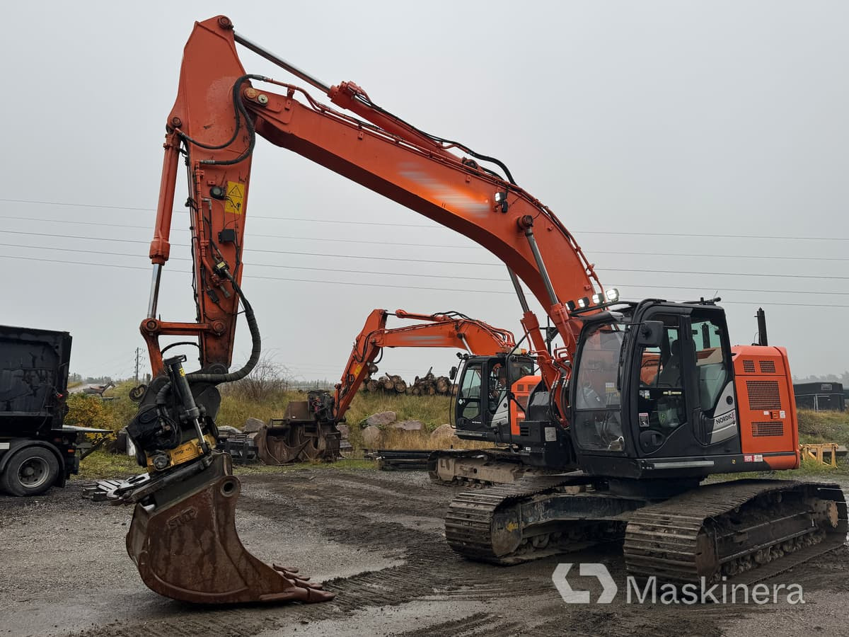 Grävmaskin Hitachi ZX225USLC-6 - Crawler excavator: picture 1 Grävmaskin Hitachi ZX225USLC-6 - Crawler excavator: picture 1