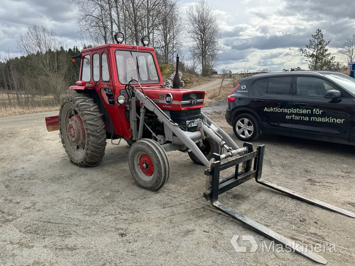 Traktor Massey Ferguson 165 med lastare och redskap - Farm tractor: picture 3 Traktor Massey Ferguson 165 med lastare och redskap - Farm tractor: picture 3