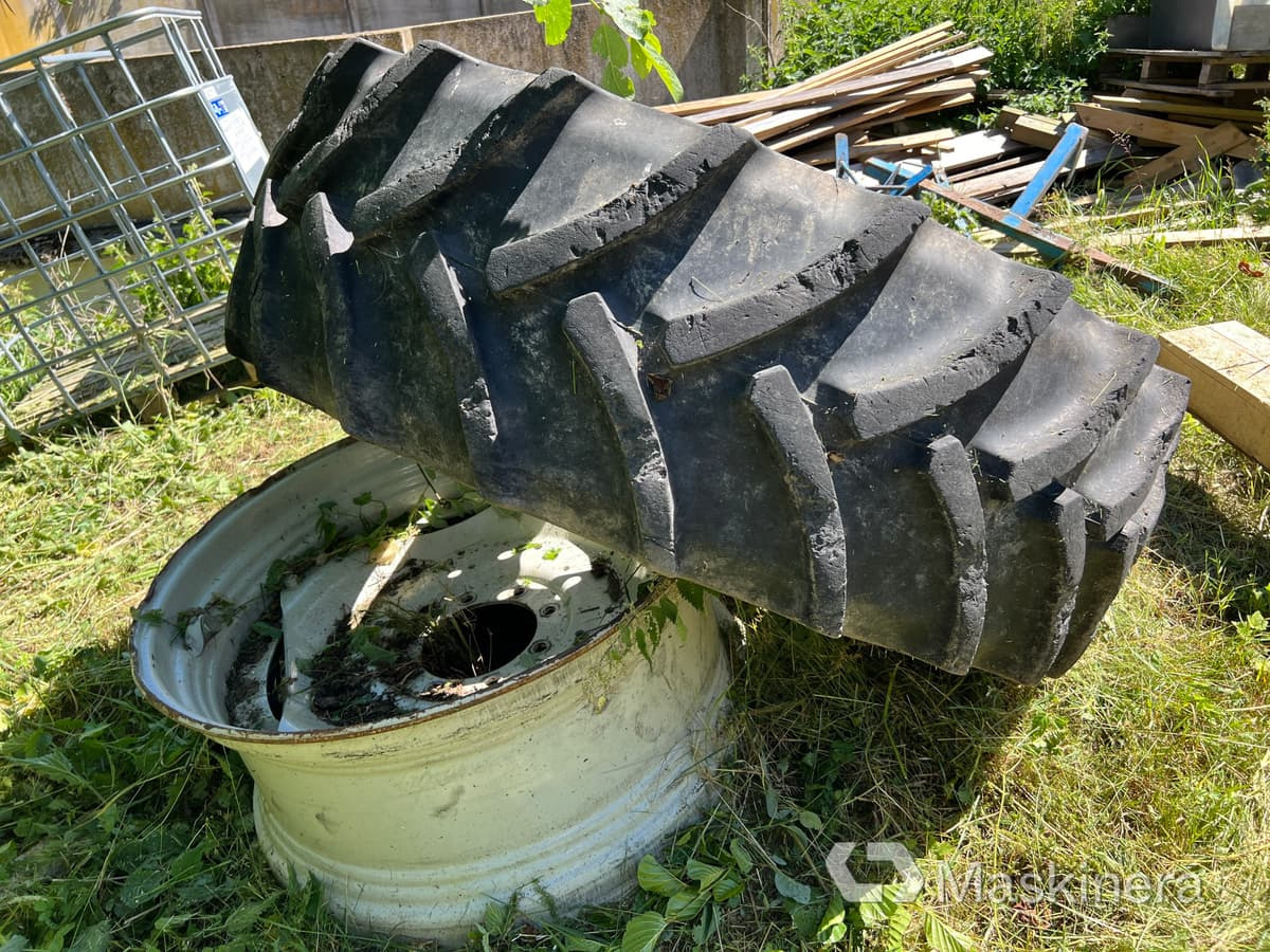 Traktordäck med två fälgar - Wheel and tire package: picture 2 Traktordäck med två fälgar - Wheel and tire package: picture 2
