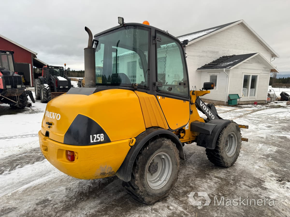 Volvo L25BV-P Hjullastare Volvo L25B med tillbehör - Wheel loader: picture 5 Volvo L25BV-P Hjullastare Volvo L25B med tillbehör - Wheel loader: picture 5