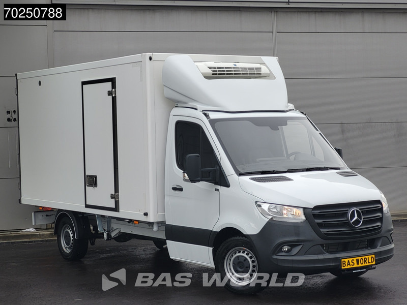 Mercedes-Benz Sprinter 317 CDI Koelwagen Automaat Zijdeur 2025-Model Thermo King V-300max 230v-Stekker 170PK Airco Cruise MBUX CarPlay Euro6 Koel Koele - Refrigerated delivery van: picture 2 Mercedes-Benz Sprinter 317 CDI Koelwagen Automaat Zijdeur 2025-Model Thermo King V-300max 230v-Stekker 170PK Airco Cruise MBUX CarPlay Euro6 Koel Koele - Refrigerated delivery van: picture 2